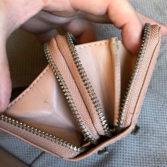 Soft Pink Universal Thread Wallet - Picture 8 of 8